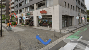 遊歩道側の入口案内